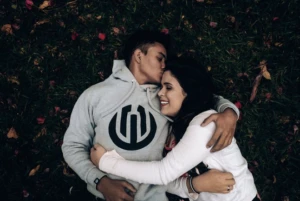 A importância do abraço na vida de casal
