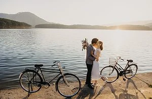 Casamento: O que os especialistas dizem que os casais devem fazer para ter um casamento feliz